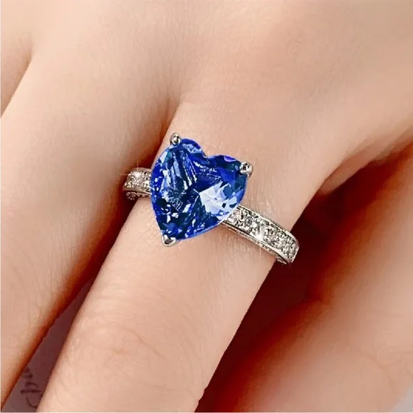 WEDDING RING - Picture 4 of 8